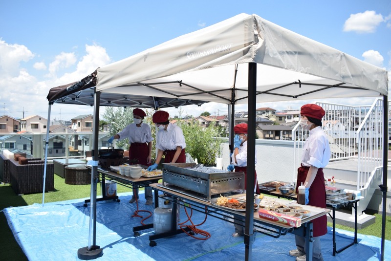 千里丘１周年記念でスペシャルランチ！テラスでステーキと天ぷらも提供